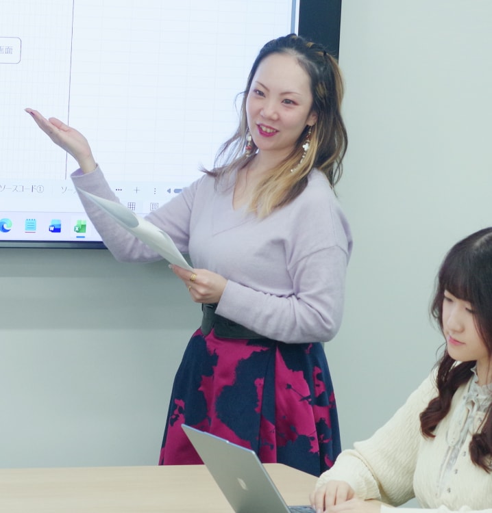 打ち合わせをしているイメージ